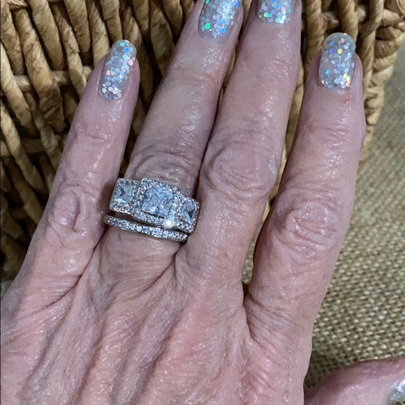 Sz 6 or 7 Simulated Diamond Princess Cut Set - Picture 5 of 7